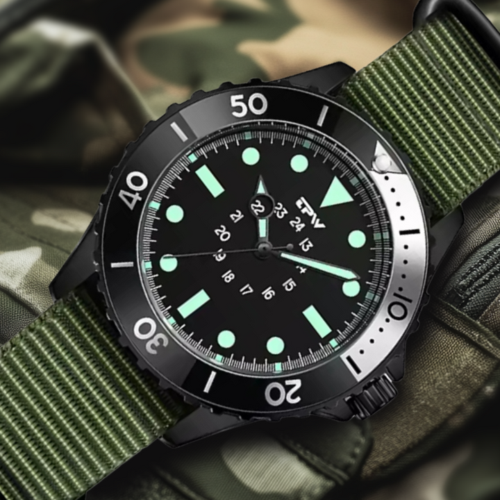 "Wasserdichte Herren-Taucheruhr mit grünem Armband, robustem Edelstahl-Gehäuse und leuchtenden Zeigern im Militärdesign"