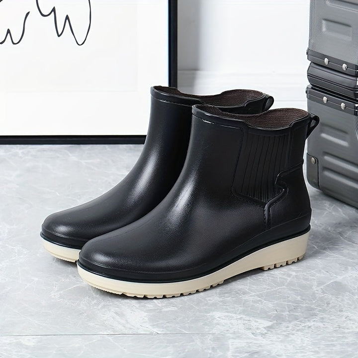 "Wasserdichte, stilvolle Regenstiefel mit rutschfester Sohle, ideal für Outdoor-Aktivitäten bei nassem Wetter."