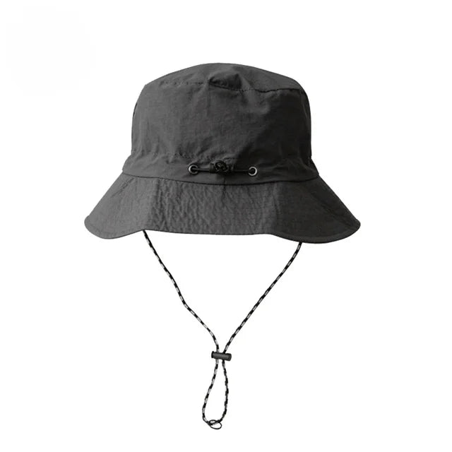 "Wasserdichter, faltbarer Bucket Hat, UPF 50+, breite Krempe, ideal für Outdoor-Aktivitäten, unifarbenes Design."