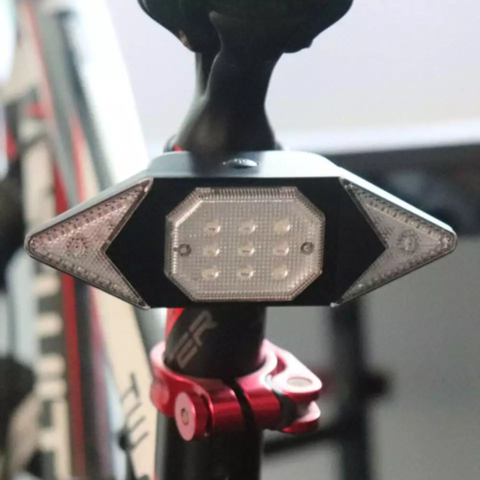 "Wasserdichter LED Fahrradblinker, kabellos, mit USB-Anschluss; geeignet für alle Wetterbedingungen, einfache Montage."