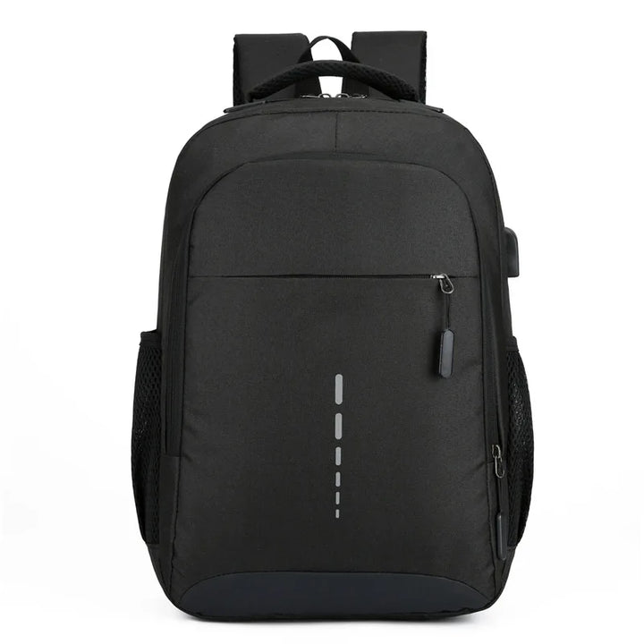 Wasserdichter ultraleichter Rucksack für Männer, minimalistisch in Schwarz, perfekt für Abenteuer und Alltag.