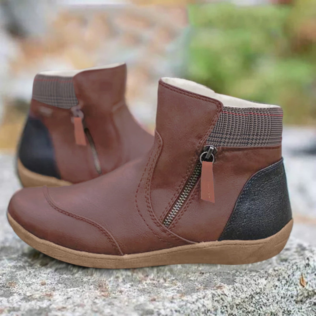 Weatherproof women's rain & winter ankle boots featuring a practical side zipper for easy wear.