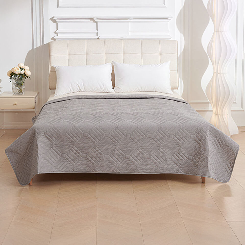 Detailed view of the pet blanket's waterproof layer, emphasizing its sofa & bed protection qualities.