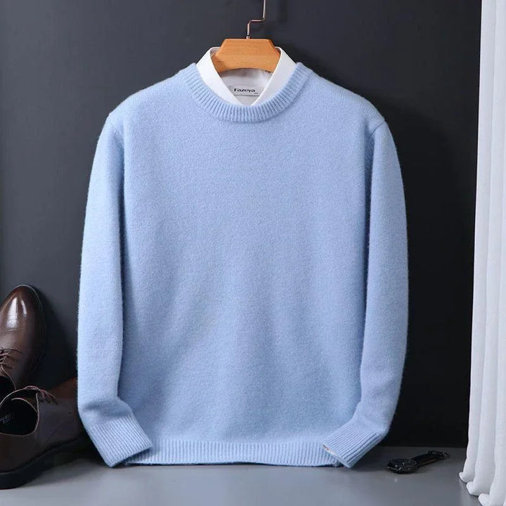 "Weicher Herren-Kaschmir-Pullover in Blau, stilvoller Schnitt, luxuriöse Eleganz, perfekt für kalte Wintertage."