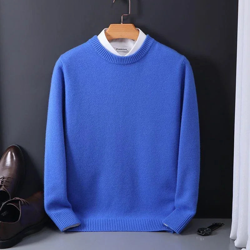 "Weicher Herren-Kaschmir-Pullover in Blau, stilvoller Schnitt, luxuriöse Eleganz, perfekt für kalte Wintertage."