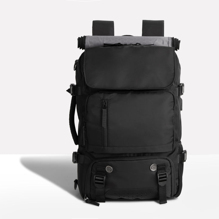 "Wetterfester, wandelbarer Unisex-Reiserucksack mit vielfältigen Fächern, gezeigt in Grau, vorneansicht"