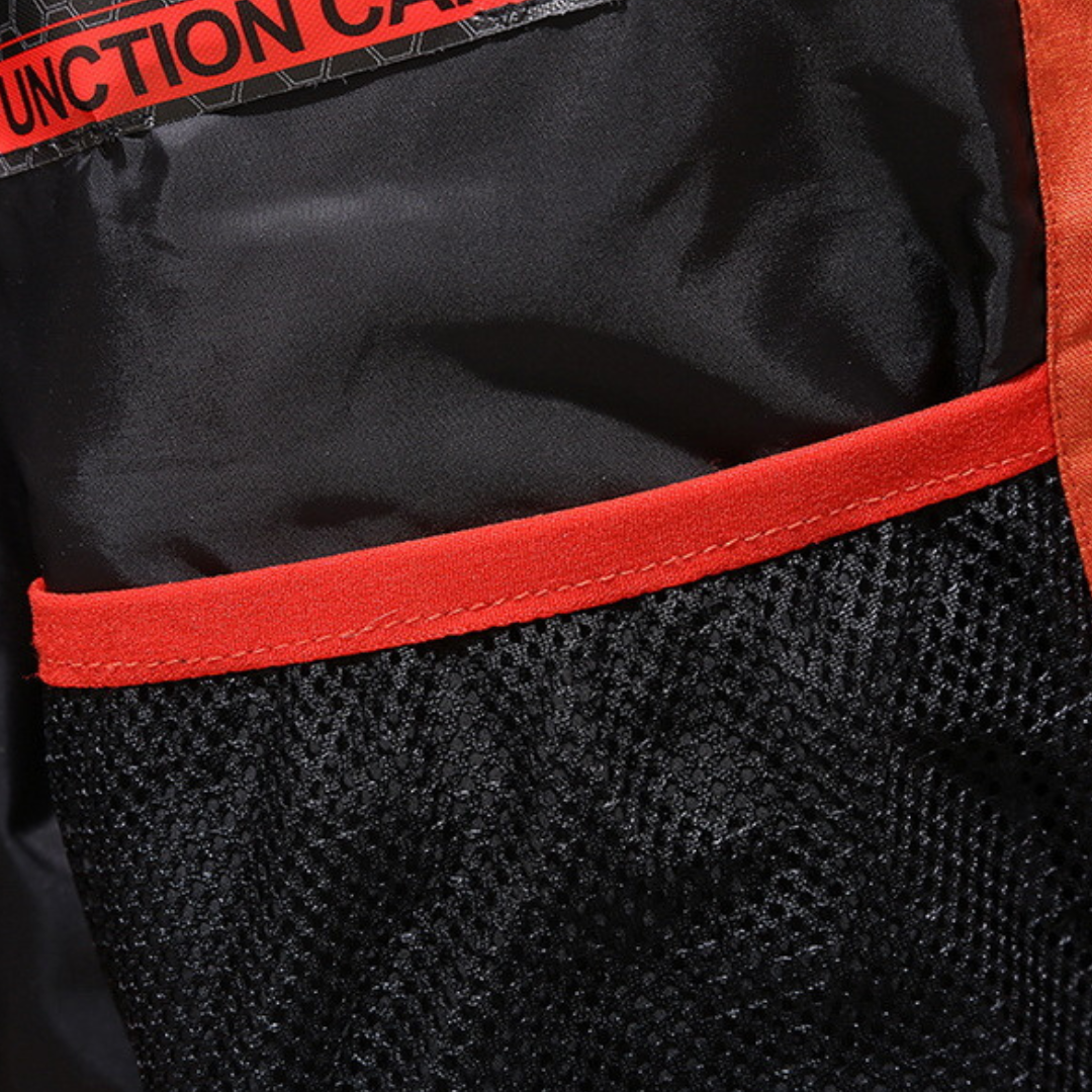 Winterjacke in Rot, wind- und wasserabweisend, mit Daunenfutter, stilvoller Schutz für kalte Tage, Herrenmantel.