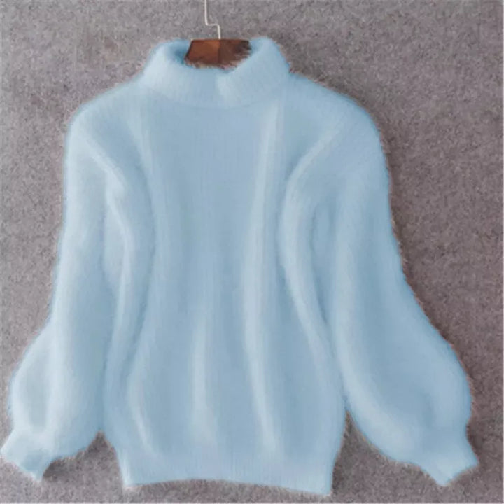 Winterlicher Angora Damenpullover, weich flauschig, hellblau, aus luxuriöser Angorawolle, elegantes Design, klassischer Schni