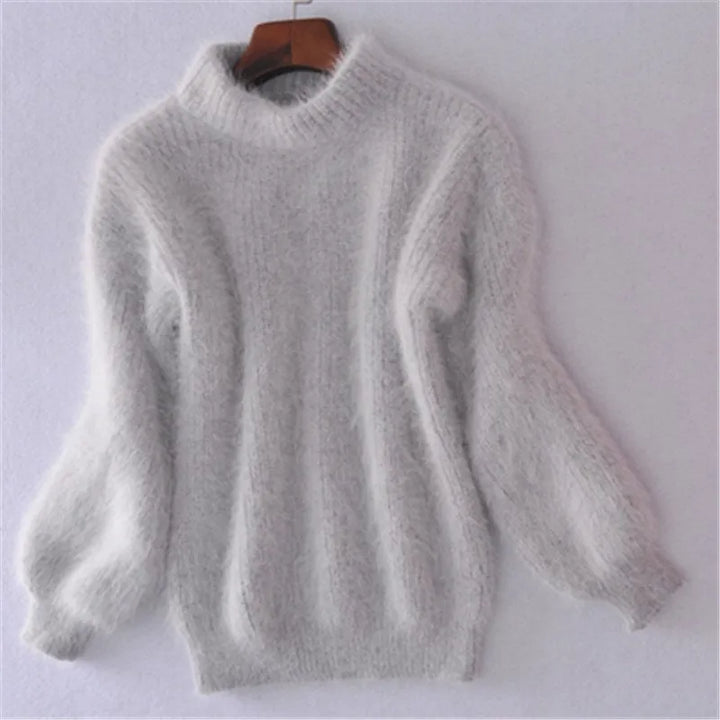 Winterlicher Angora Damenpullover, weich flauschig, hellblau, aus luxuriöser Angorawolle, elegantes Design, klassischer Schni