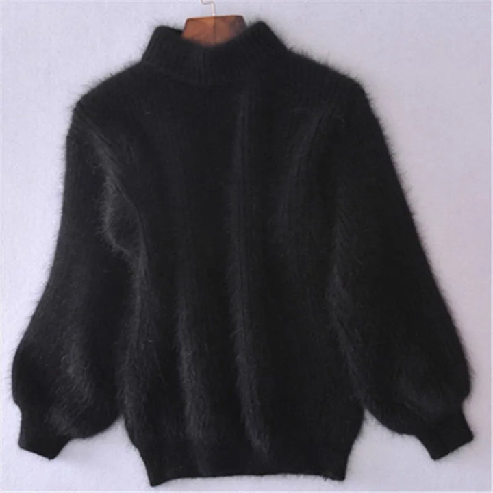 Winterlicher Angora Damenpullover, weich flauschig, hellblau, aus luxuriöser Angorawolle, elegantes Design, klassischer Schni