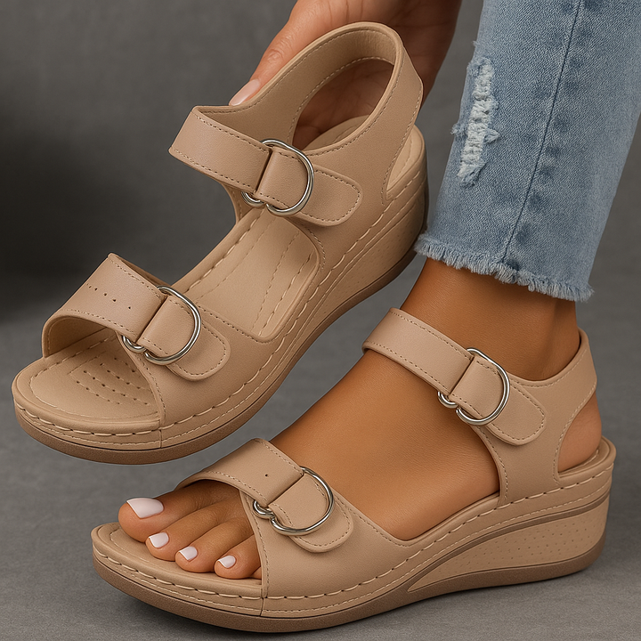 Casual women's platform sandals with adjustable straps, designed for comfortable walking and summer fashion.