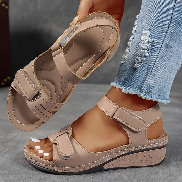Versatile women's platform sandals: adjustable straps, open toe, comfortable for everyday wear & summer outings.