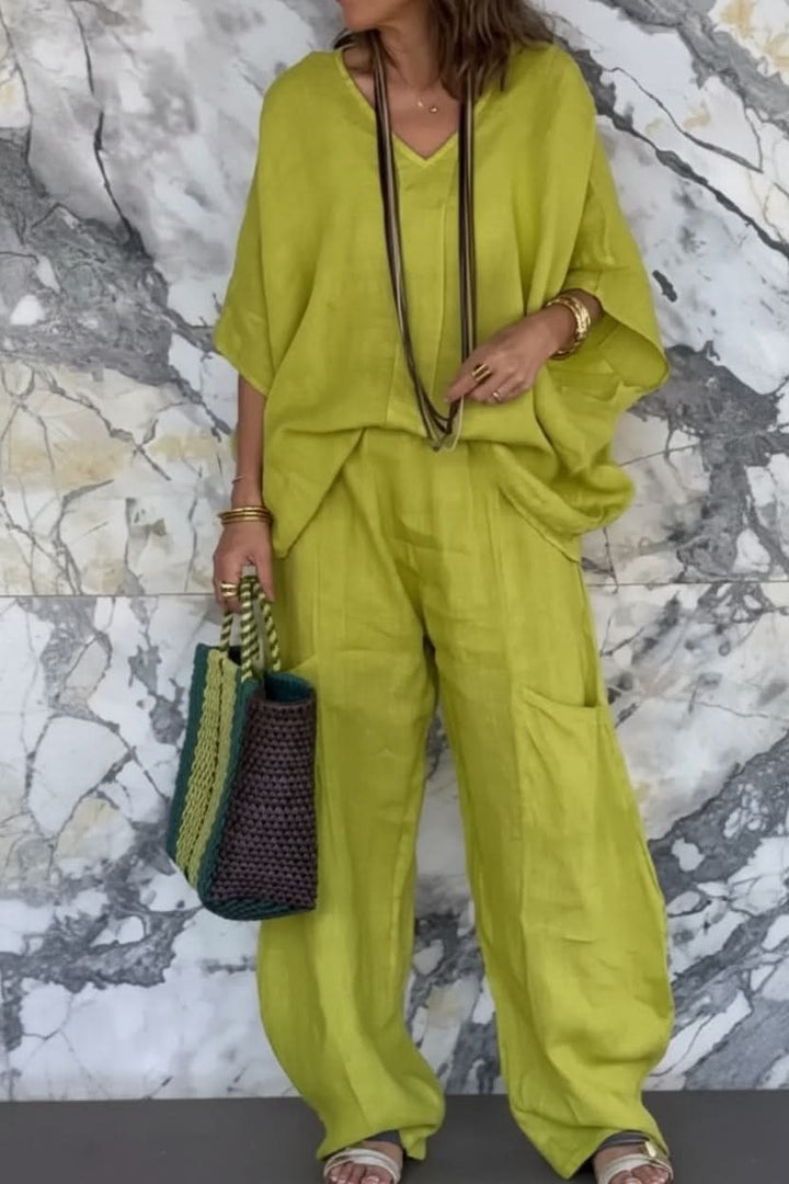 Versatile women's open back pantsuit set, an airy two-piece for stylish comfort. Ideal for summer, lounge, or travel.