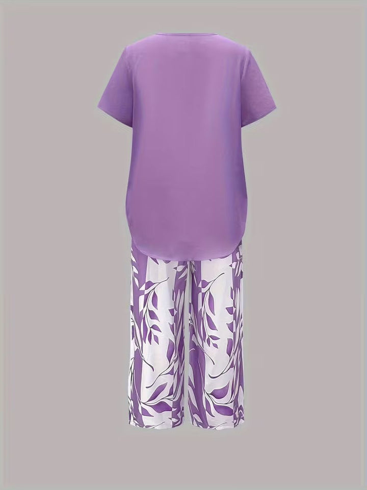 Women's casual two-piece leaf print outfit, a relaxed and comfortable spring/summer matching set.