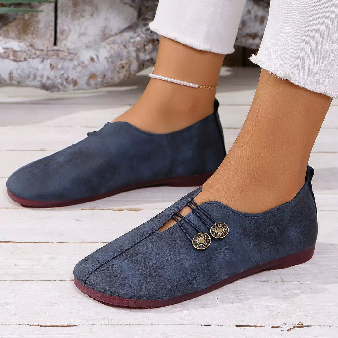 Casual women's slip-on loafers. Round toe comfort flats for versatile everyday wear, ideal for spring & summer.