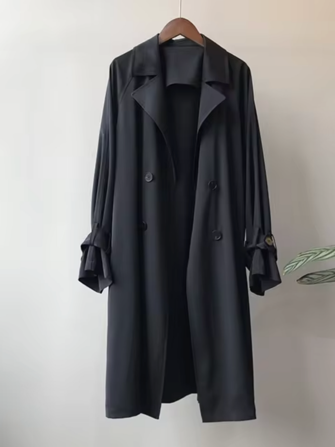 Women's double-breasted trench coat with wide lapels, perfect for business casual and elegant autumn style.