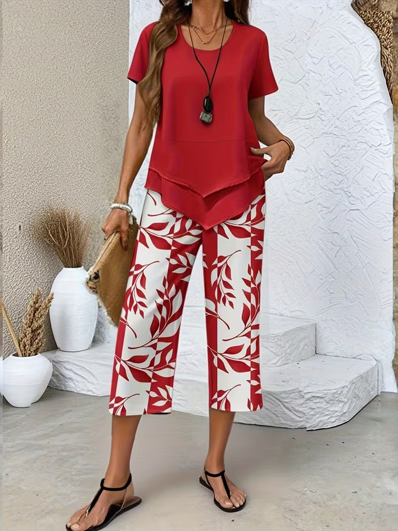 Comfortable women's leaf print two-piece casual outfit with short-sleeve top & cropped pants. Perfect for travel.