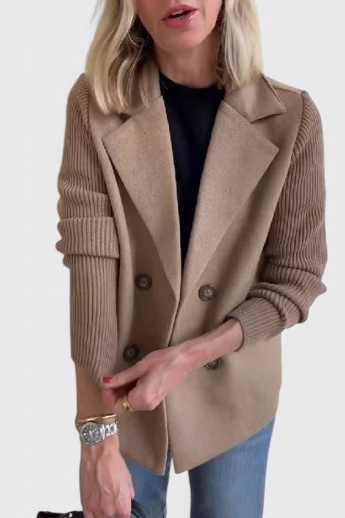 Sophisticated women's double-breasted blazer, comfort sleeves, ideal for elegant office or casual chic.