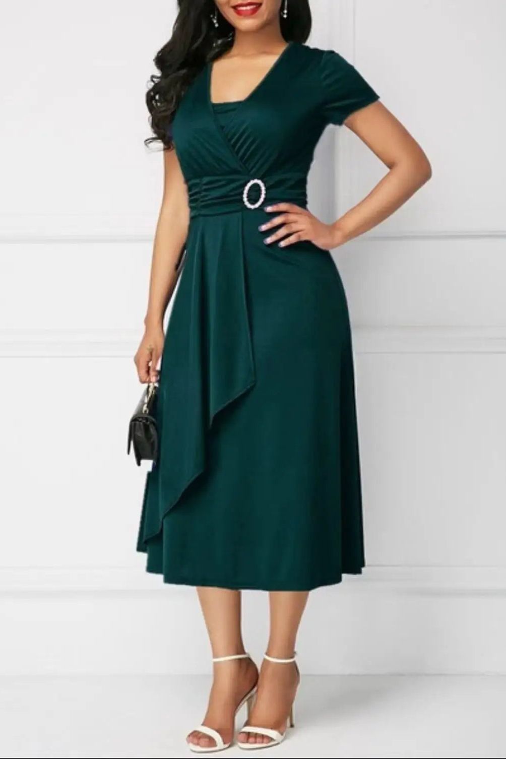 Comfortable and versatile women's patterned midi dress, elegant for day-to-night wear, offering relaxed sophistication.