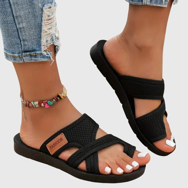 Women's Elody slip-on platform sandals, ideal for comfortable everyday walking. Casual summer open-toe footwear.