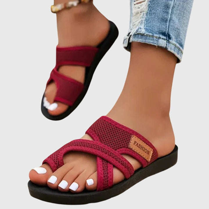 Elody women's open-toe platform sandals. Comfortable slip-on design, perfect casual footwear for summer walking.