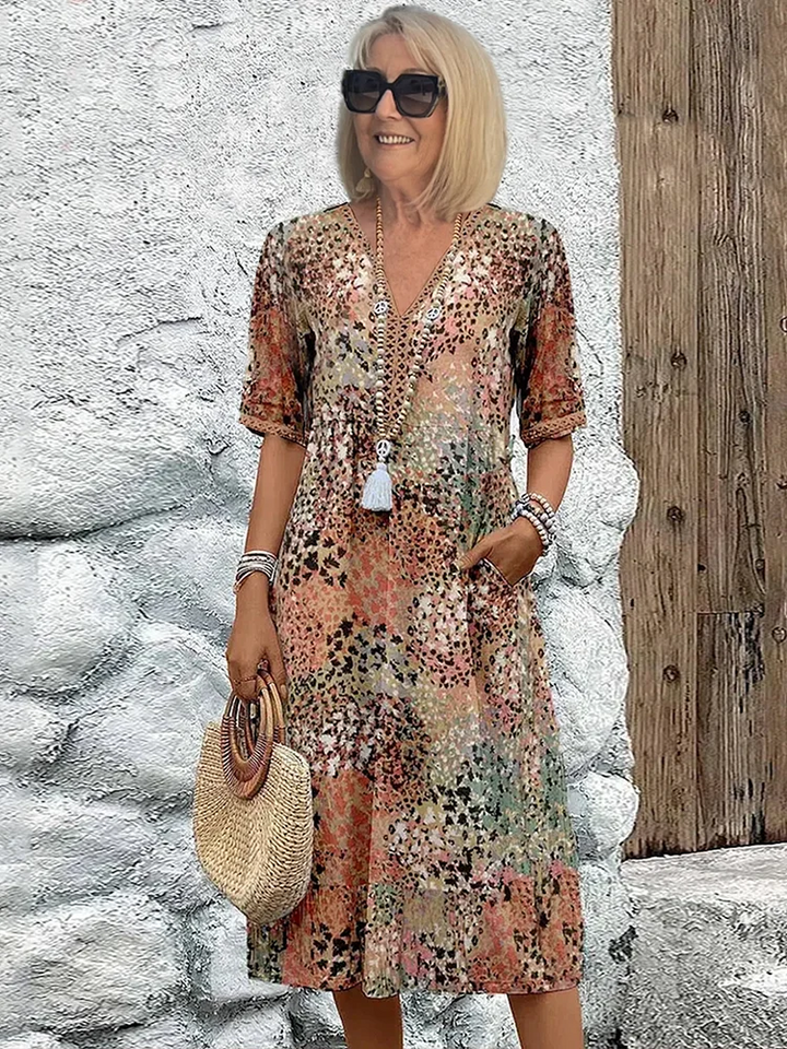 Printed women's midi dress with a beautiful floral pattern and V-neck, suitable for casual outings.