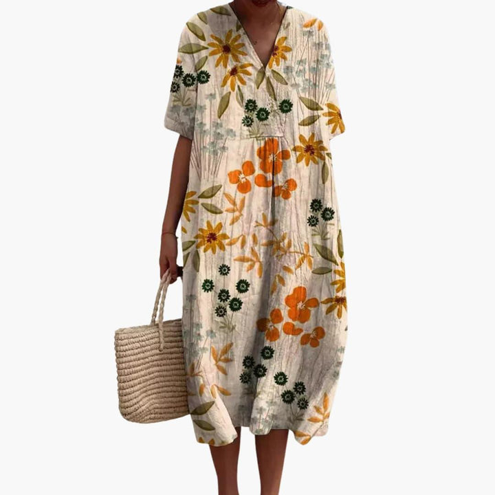 Comfortable women's oversized midi dress with floral pattern, V-neck, and essential pockets.