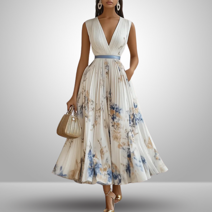 Women's flowing sleeveless maxi dress, perfect for versatile summer style. Comfortable and elegant.