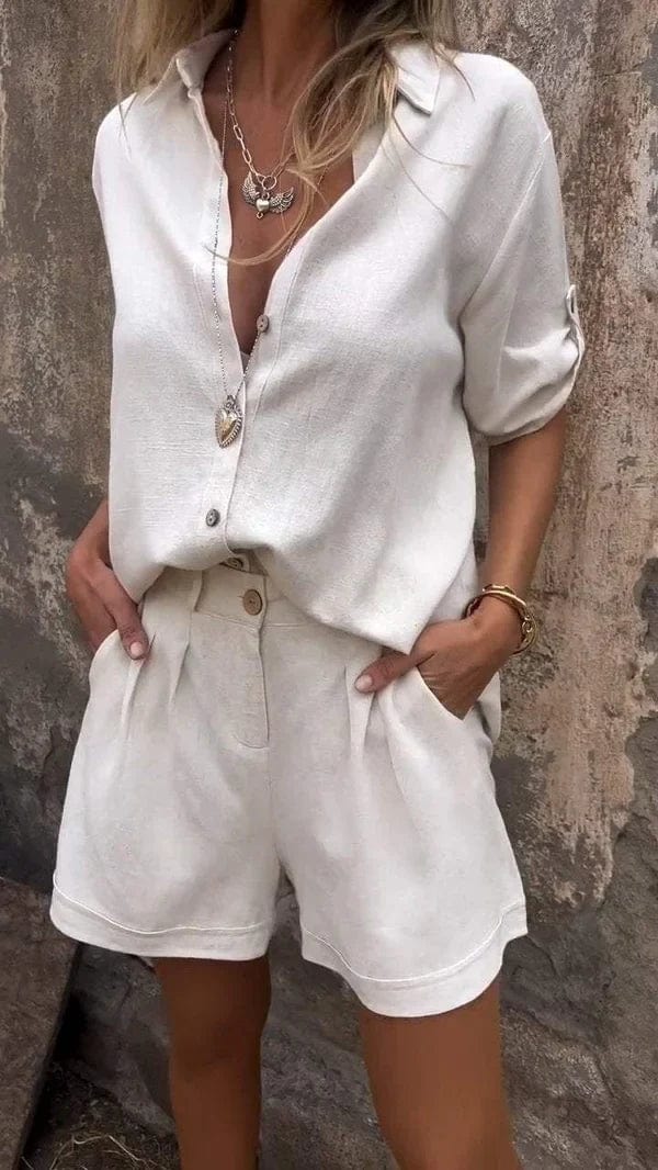 Casual women's two-piece set: lightweight top & shorts. Ideal for summer vacation & lounge wear.