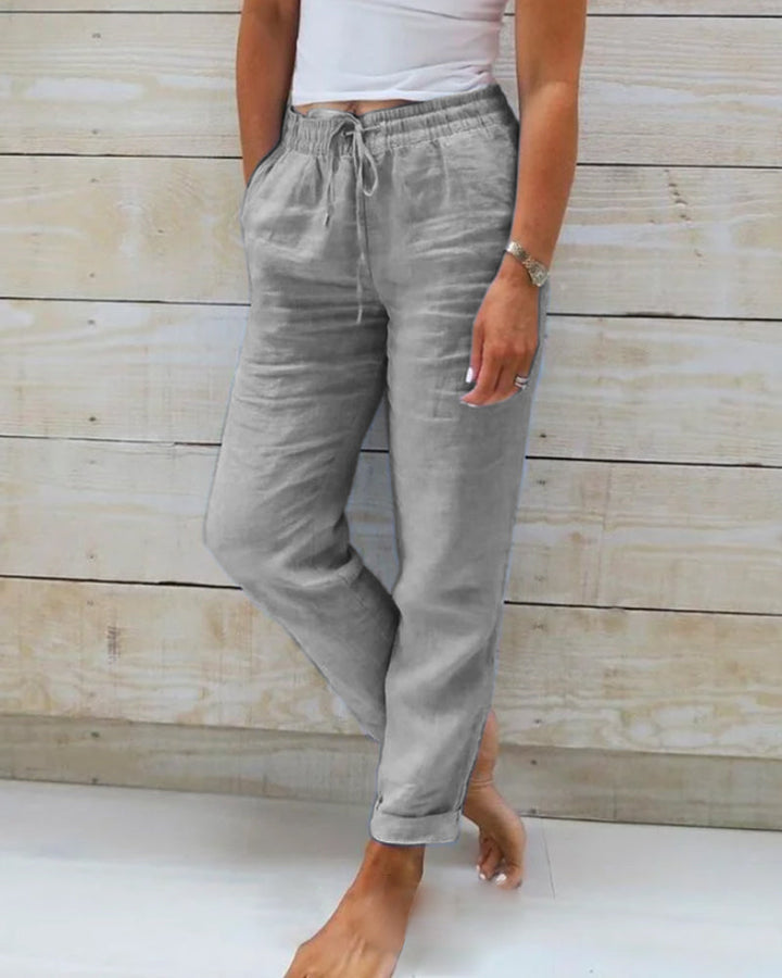 Chic women's stretchy casual pants in a modern cut, ideal for everyday style and comfort.