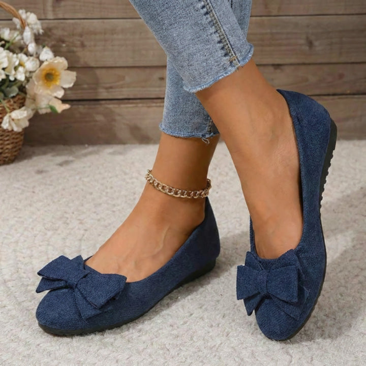Comfortable women's wide fit orthopaedic ballet flats, suitable for long-lasting wear.