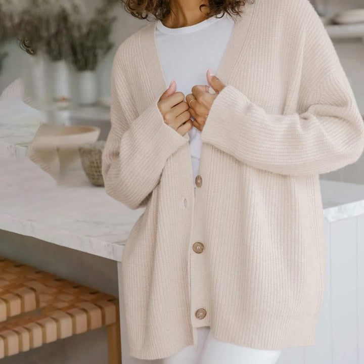 Casual women's oversized button-up cardigan, offering warmth and style for fall & winter.