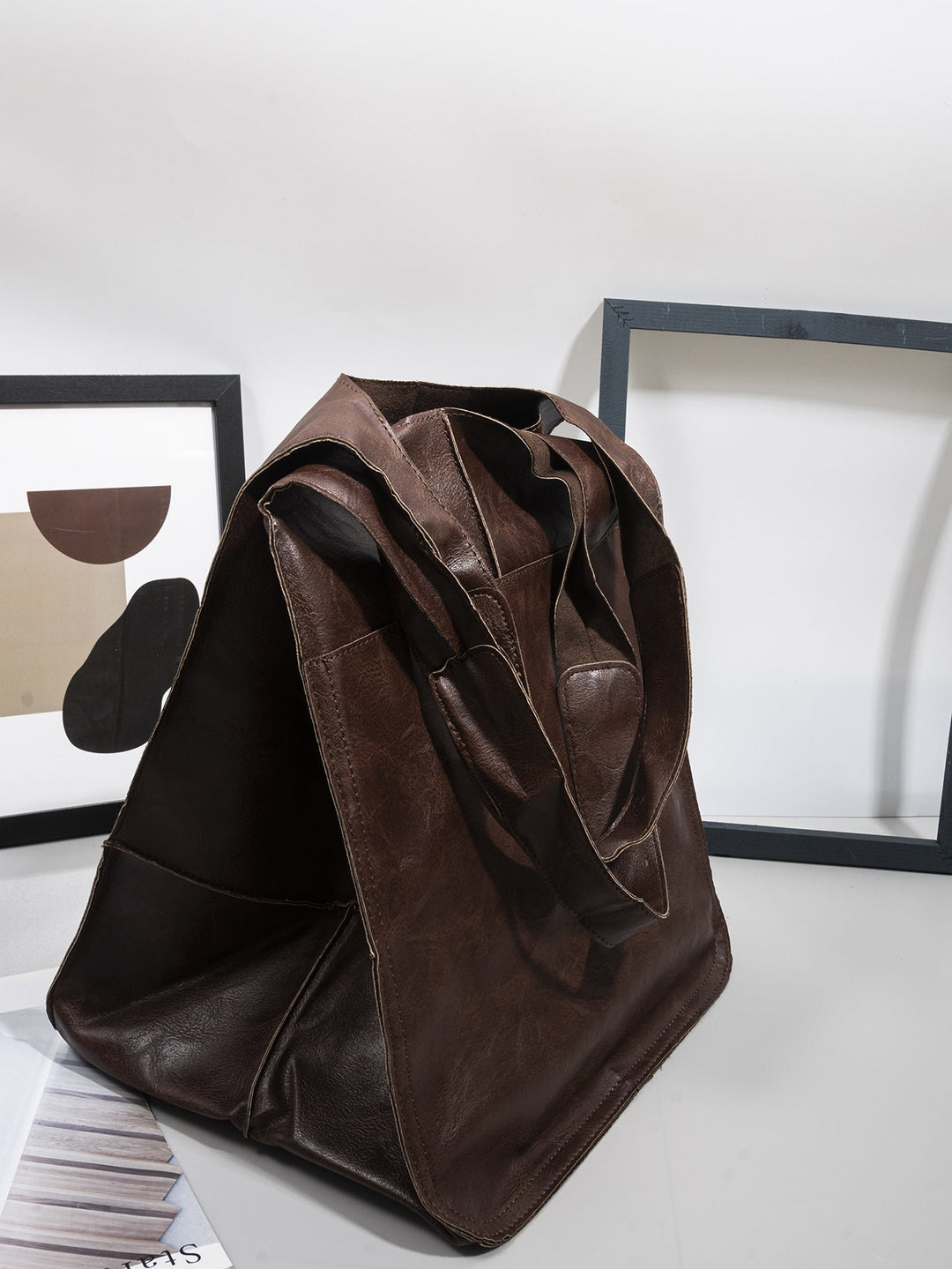 Chic women's oversized shoulder bag, a trendy fashion accessory for everyday elegant style.