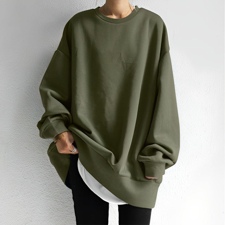 Cozy women's oversized pullover, featuring a relaxed fit and dropped shoulder design for ultimate loungewear comfort.