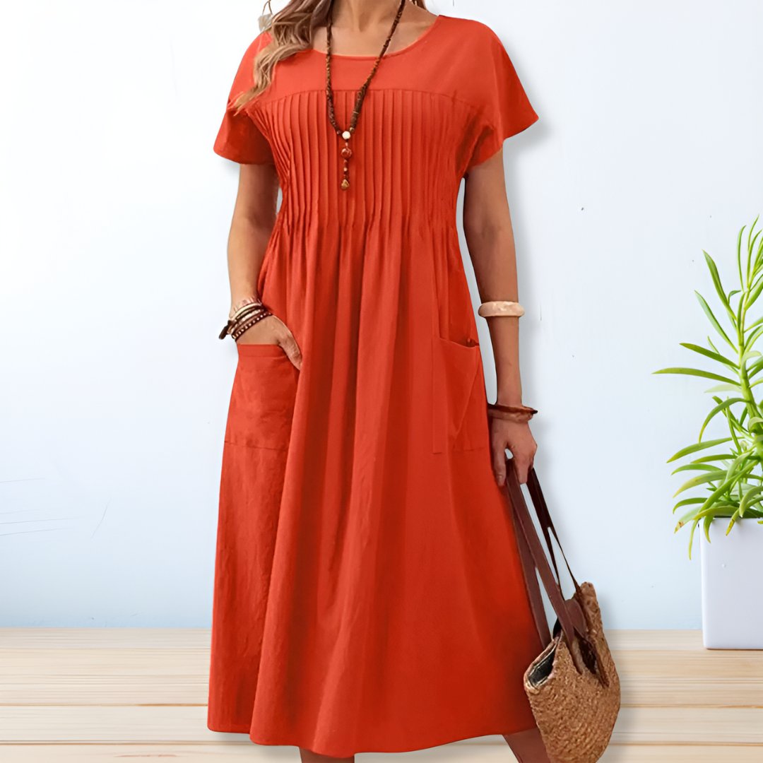Comfortable women's relaxed fit midi dress, perfect for casual daywear with convenient pockets and short sleeves.