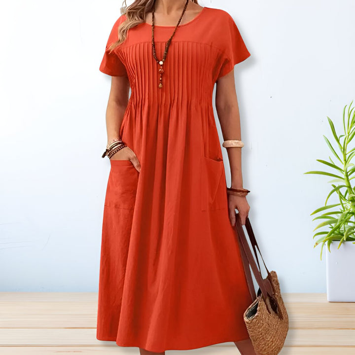 Comfortable women's relaxed fit midi dress, perfect for casual daywear with convenient pockets and short sleeves.