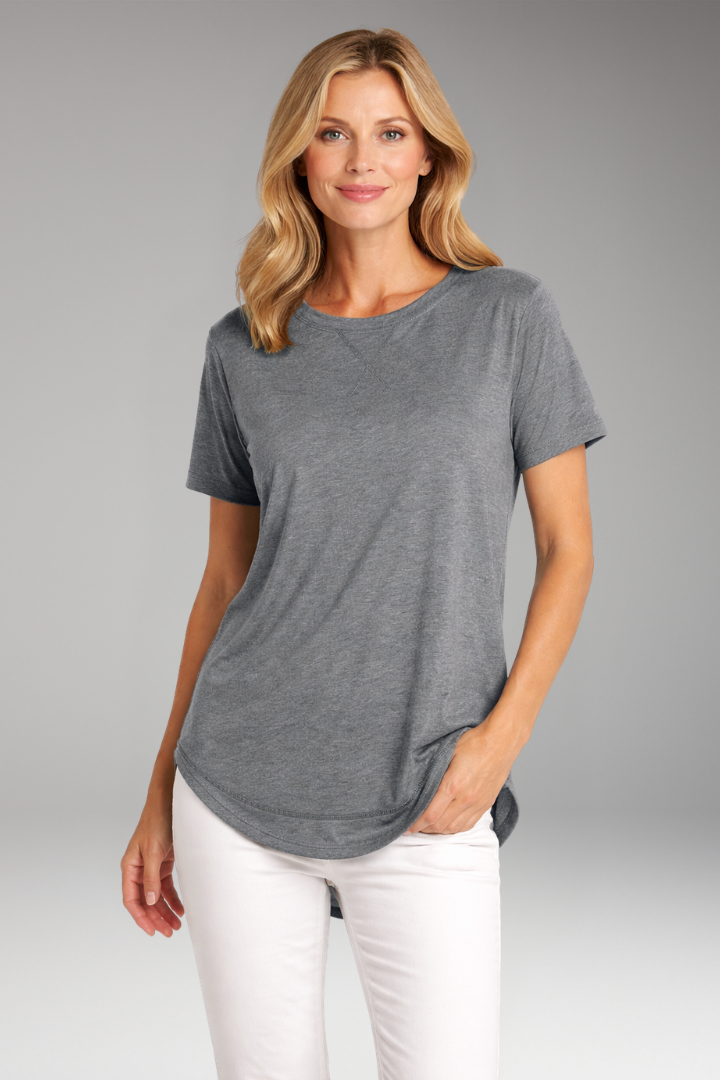 Casual women's short sleeve t-shirt, relaxed fit, round neck, curved hem, ideal for everyday style.
