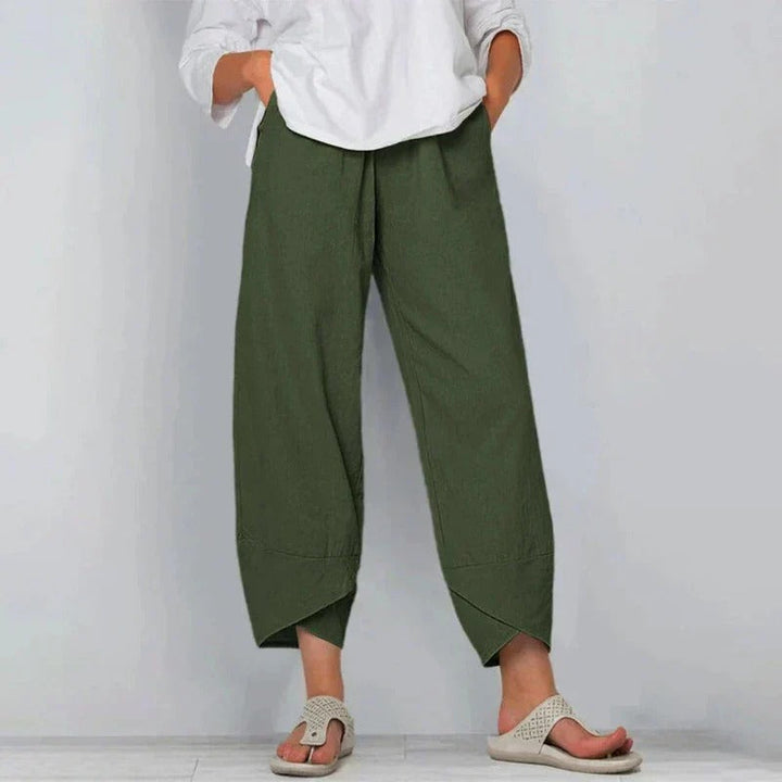 Versatile women's trousers, relaxed fit, perfect as summer pants for warm weather and casual outfits.