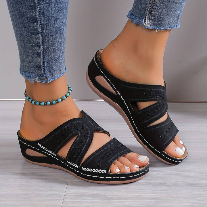 Comfortable women's walking sandals for pain relief, featuring arch support and a slip-resistant sole.