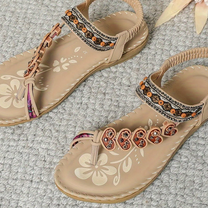 Everyday women's sandals: comfortable, stylish, and perfect for casual summer outfits.
