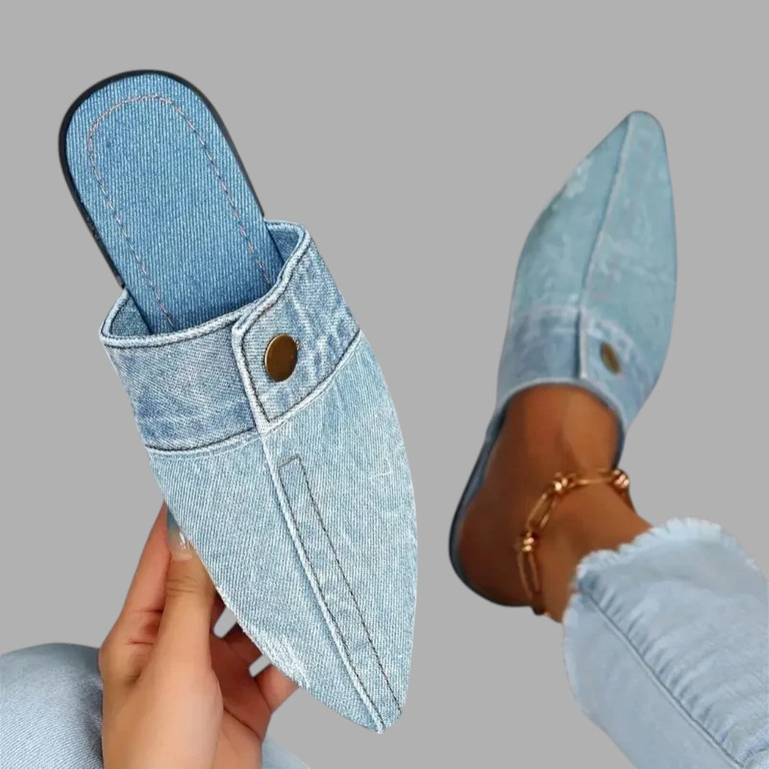 Casual women's mule sandals, easy slip-on style for comfort, perfect for beach days or relaxed summer outings.