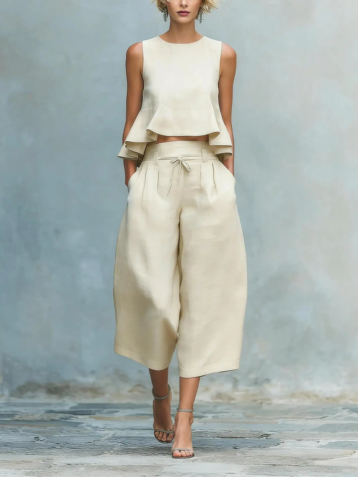 Comfortable women's two-piece crop top & wide-leg pant set. Versatile for casual elegance, resort, or travel.