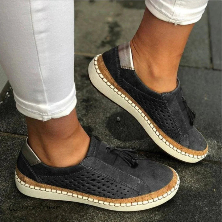 Chic women's breathable slip-on sneakers with tassel detail, ideal for summer casual fashion.