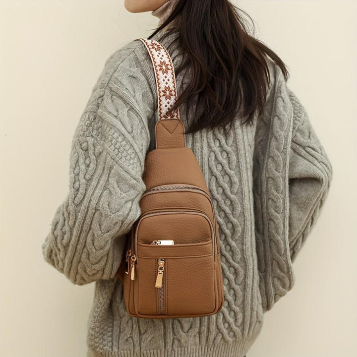 Black women's vintage leather shoulder bag, ideal for daily essentials.