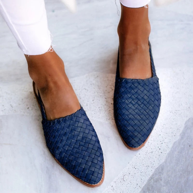 Versatile women's backless mules, woven closed toe flats for effortless everyday style.