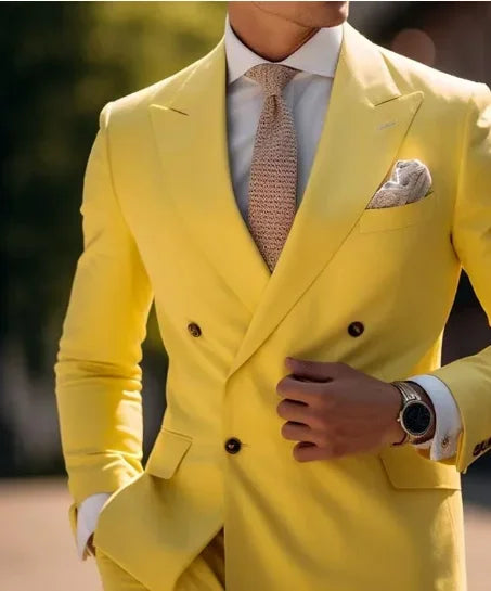 "Zweireihiger Slim-Fit Herrenanzug mit spitzem Revers, ideal für Hochzeiten; elegante, maßgeschneiderte Silhouette in stilvol