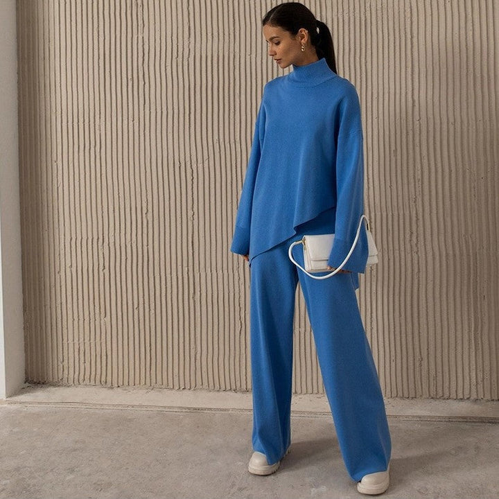 "Zweiteiliges Damen Set in Beige, asymmetrischer Schnitt, elegantes Design für Alltag oder Anlässe, hochwertige Loungewear."